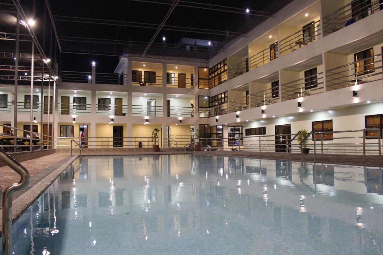Roxas  La Primera Grande Beach Resort מראה חיצוני תמונה