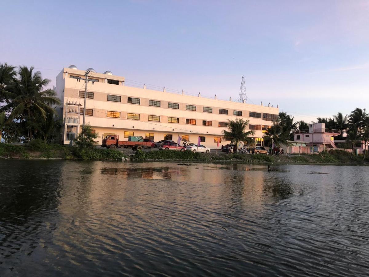 Roxas  La Primera Grande Beach Resort מראה חיצוני תמונה