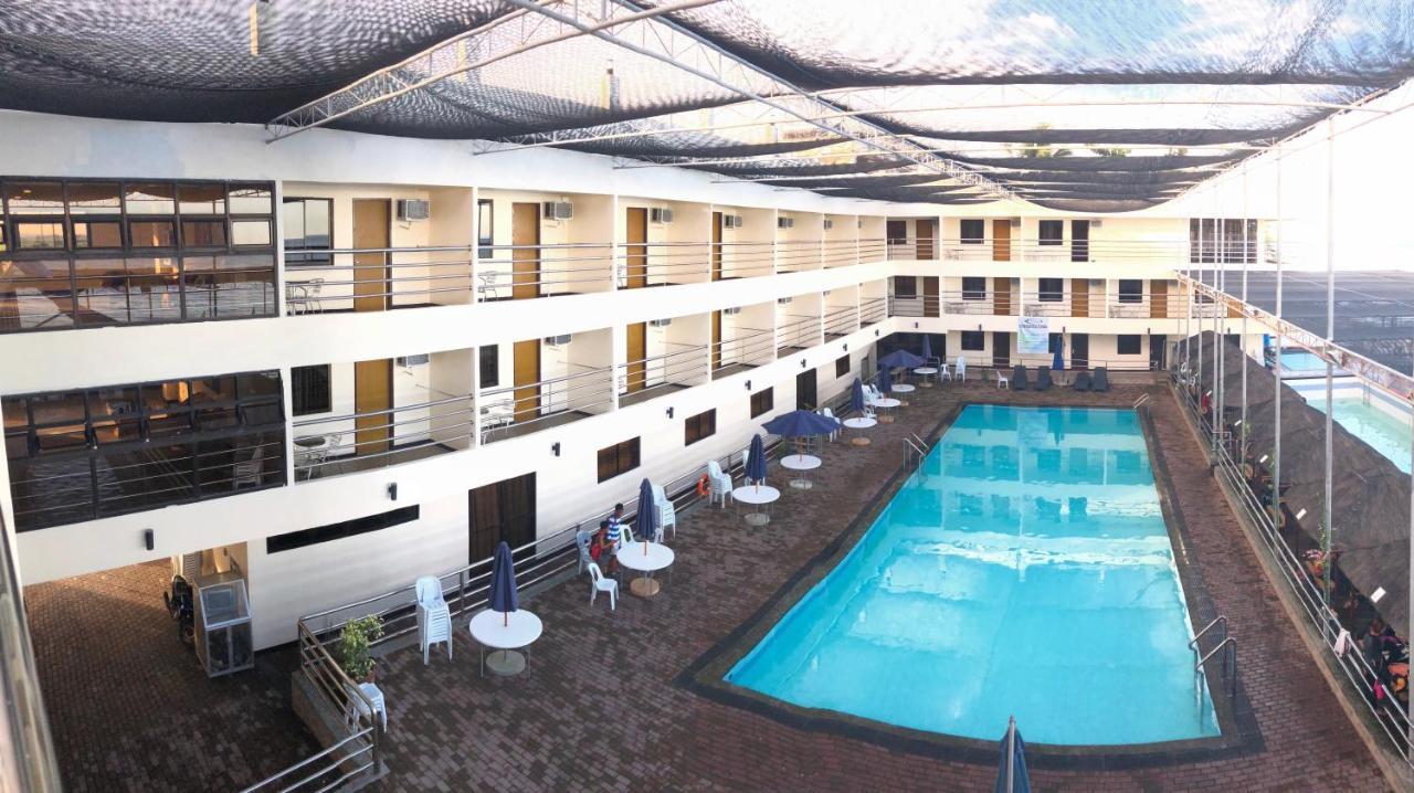 Roxas  La Primera Grande Beach Resort מראה חיצוני תמונה
