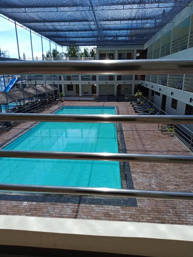 Roxas  La Primera Grande Beach Resort מראה חיצוני תמונה